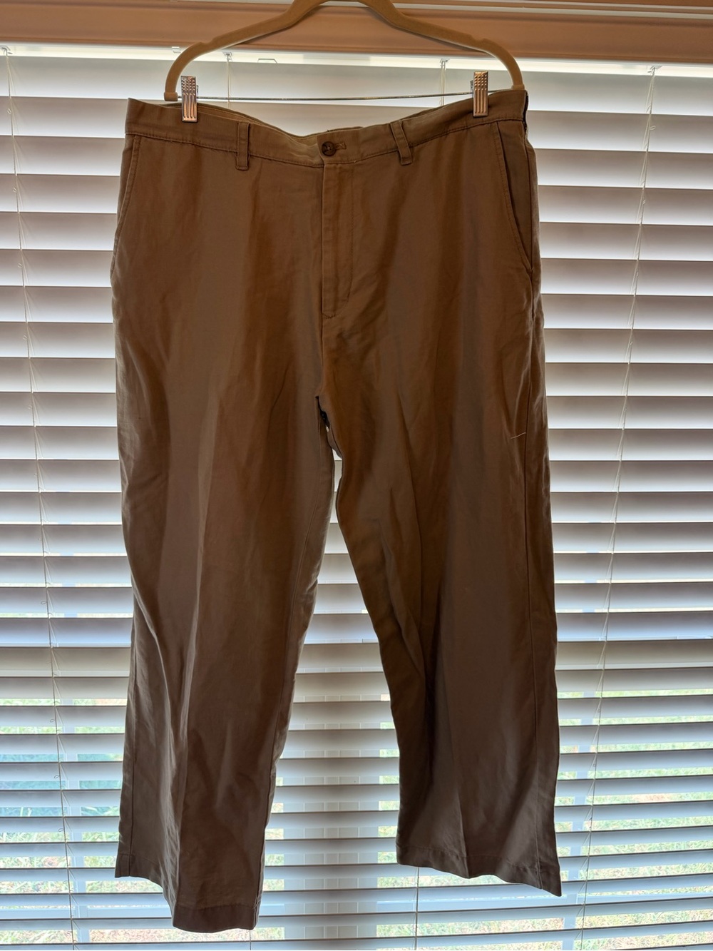 Izod Men's Khaki Straight-Leg Linen Chinos - Brown